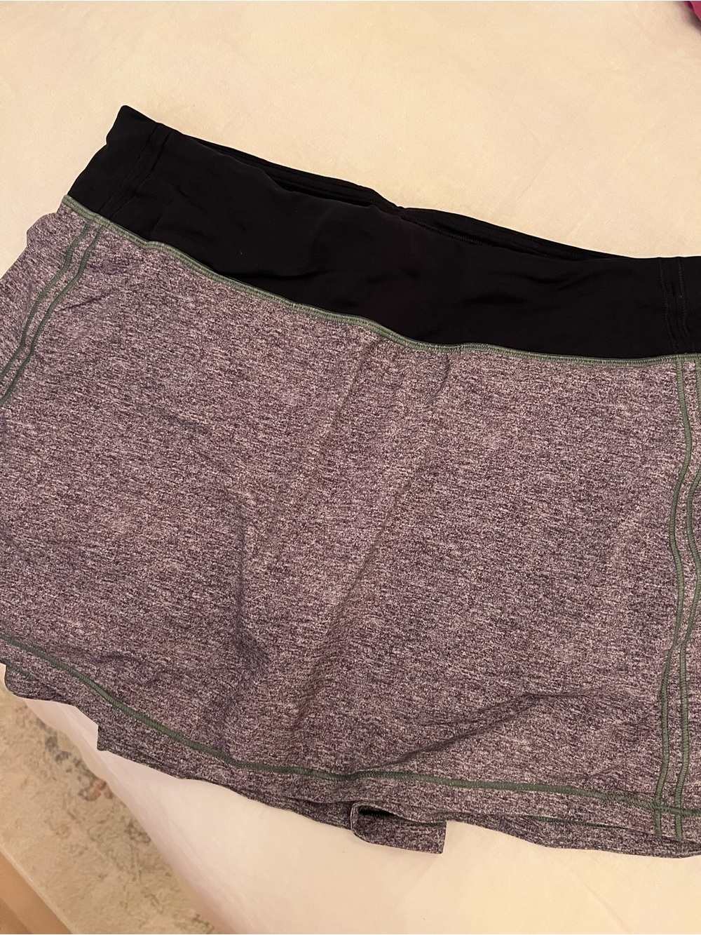 lululemon athletica Black Waist Heathered Gray Active Skirt. Size 8